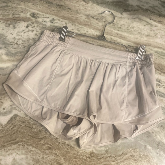 Lululemon athletics Light Grey 2 1/2” Shorts size 8 - Picture 3 of 7
